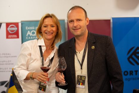 61188930_2330141957069733_1301956289957462016_o_2330141947069734