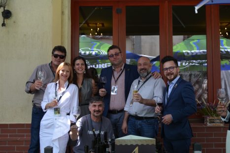 61198422_2333844586699470_1007777693338435584_o_2333844566699472