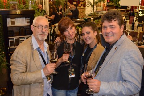 61461700_2333845516699377_1019952598477701120_o_2333845510032711