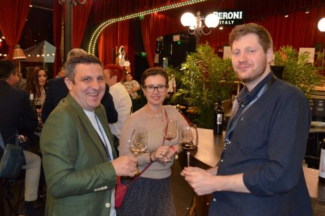 61657914_2333845033366092_4260550344372649984_o_2333845030032759